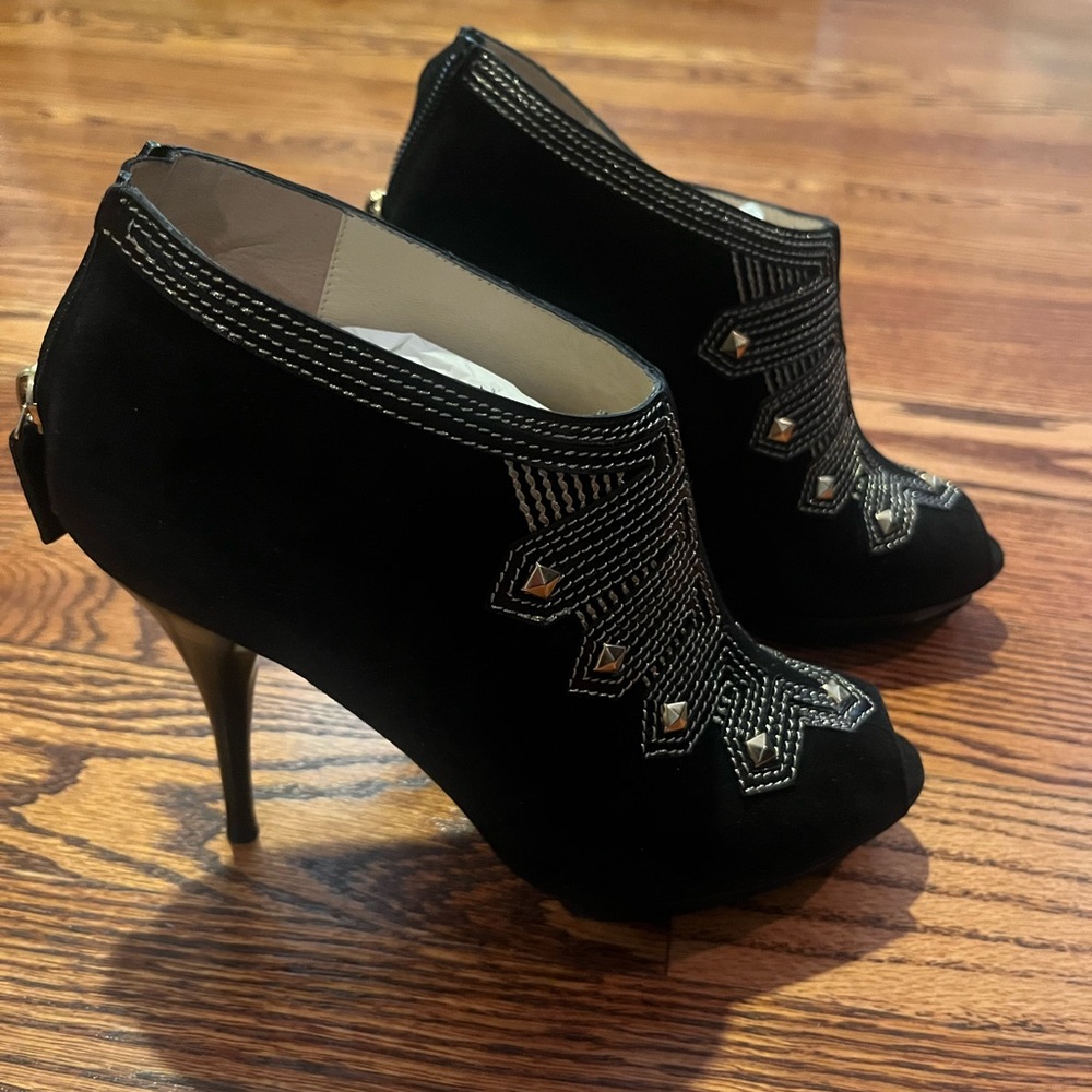 Oscar de la Renta Suede Black and Gold Heeled Boots